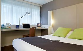 Campanile Villejust - za Courtaboeuf